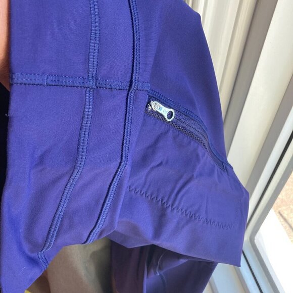 Lululemon Inspire purple  Leggings size 2 - Picture 6 of 6